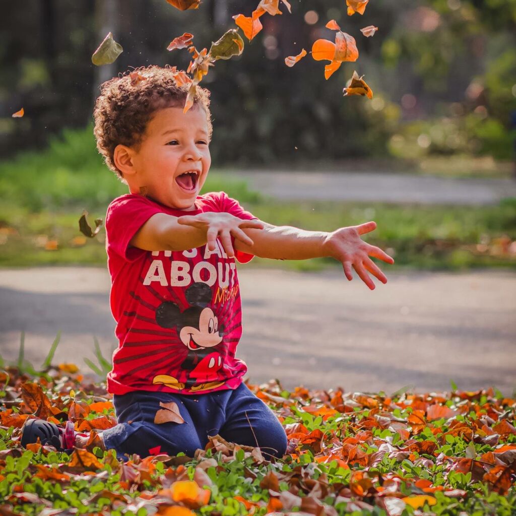 image_boy_grass.jpg